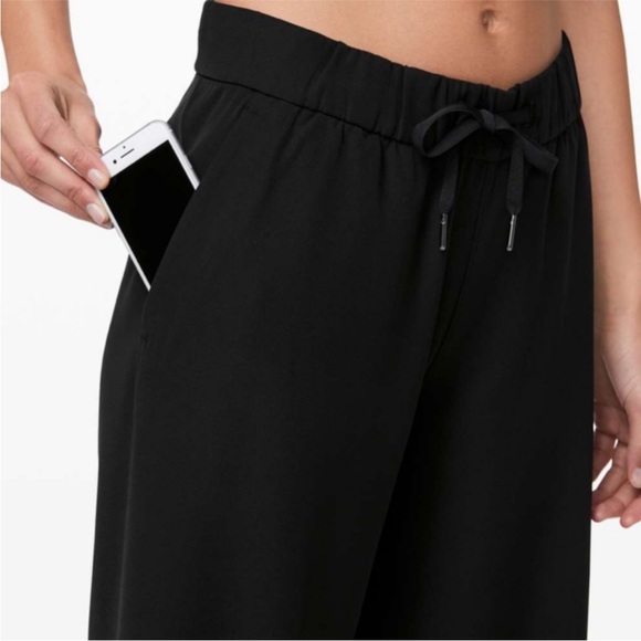 NWT Lululemon On the Fly 7/8 Wide Leg Pant - Picture 8 of 9